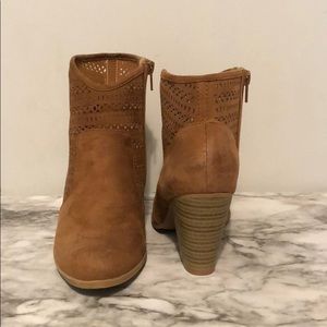 Ankle boots brown